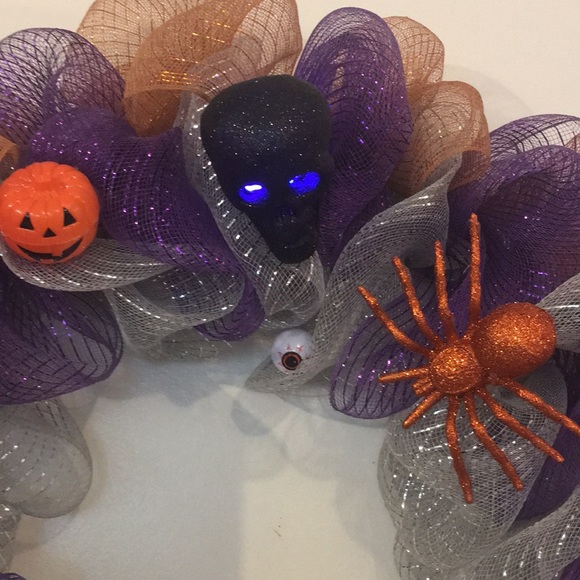 Halloween light-Up skull Wreath Spooky Fun 33 x 31 - Picture 4 of 7